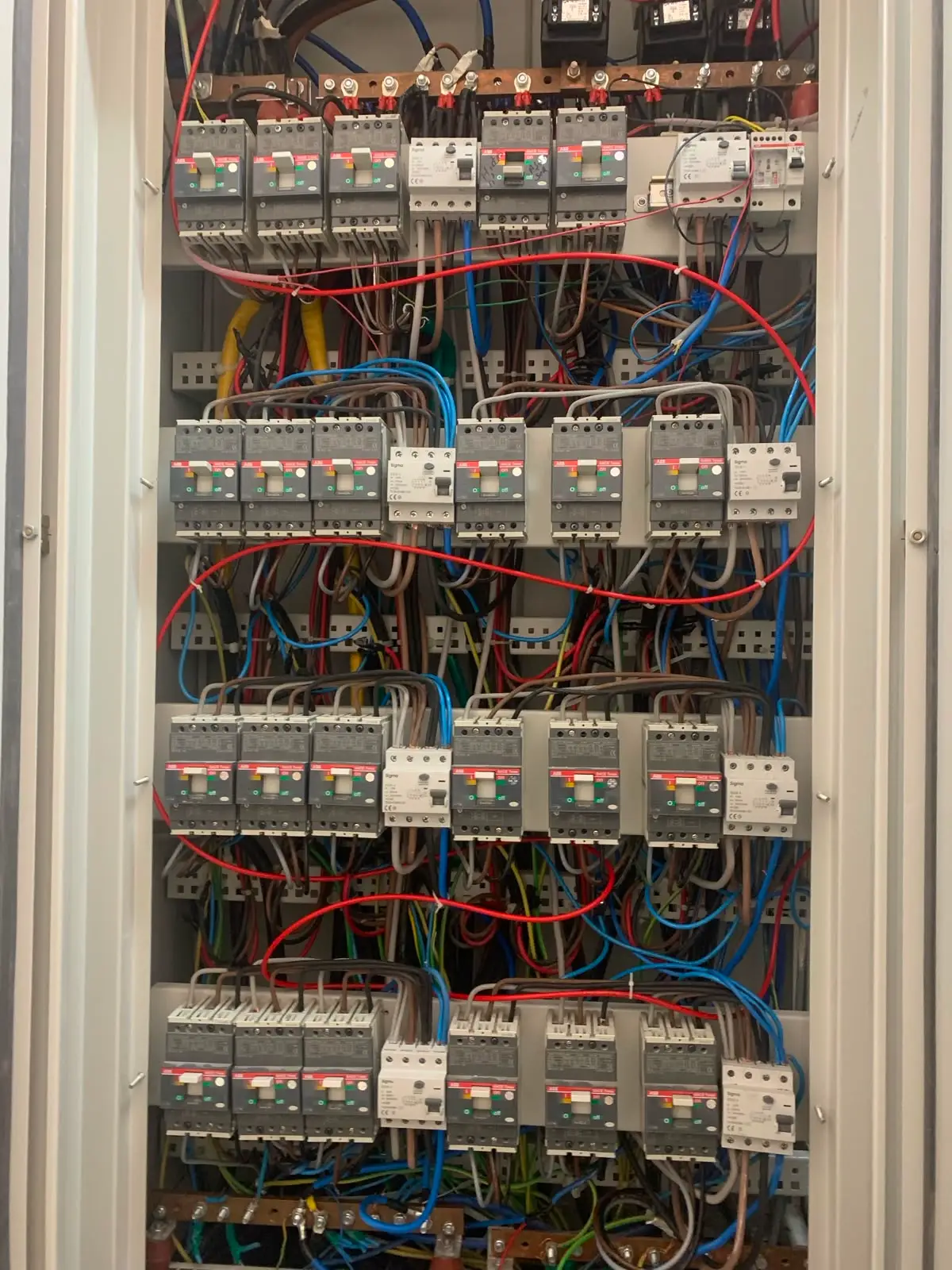 Kayseri'de Endüstriyel Elektrik Tesisatı: Fabrika ve Sanayi Çözümleri